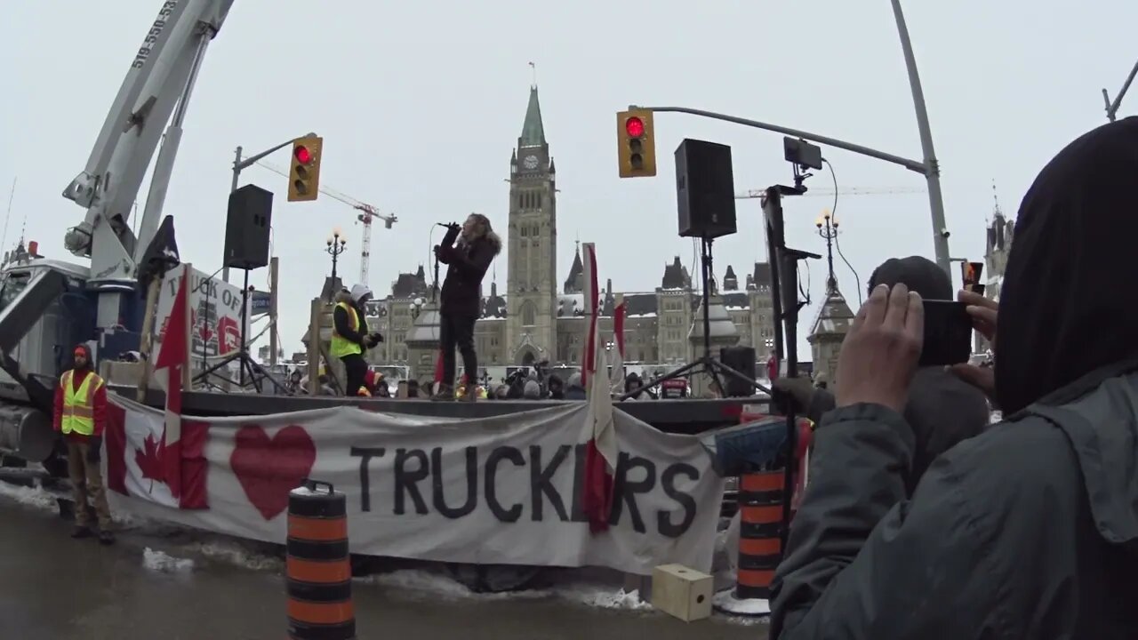 Freedom Convoy 2022 - Feb4th - Hailey Lewis Sings