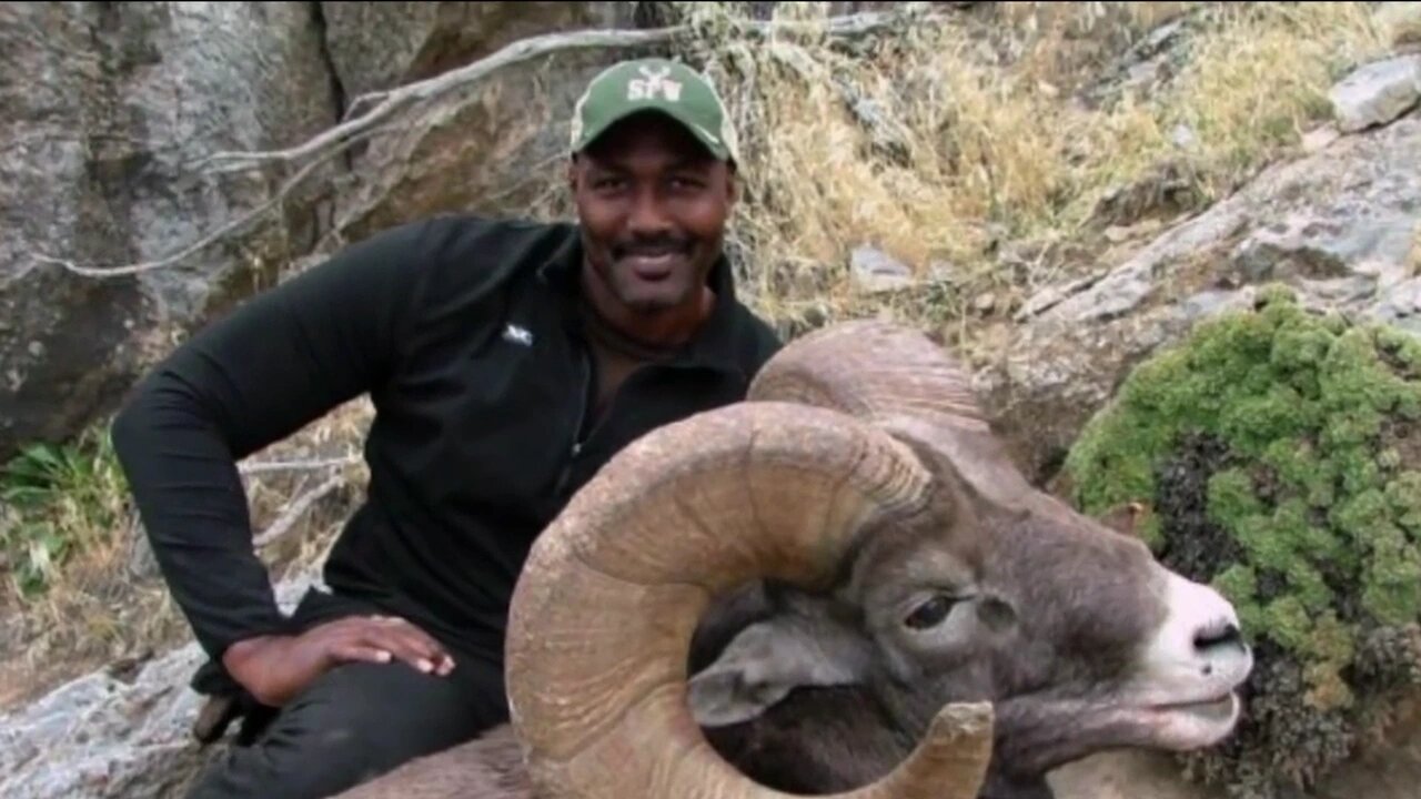 CN LIVE | Karl Malone On Guns, Gun Control & Shot Show 2017