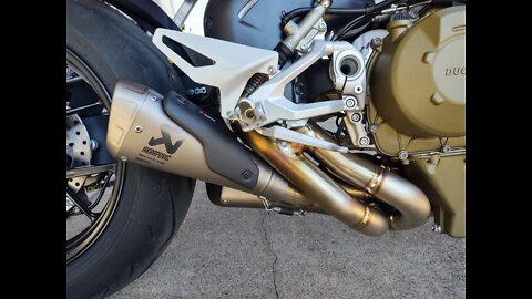 Streetfighter V4 full titanium Akrapovic exhaust