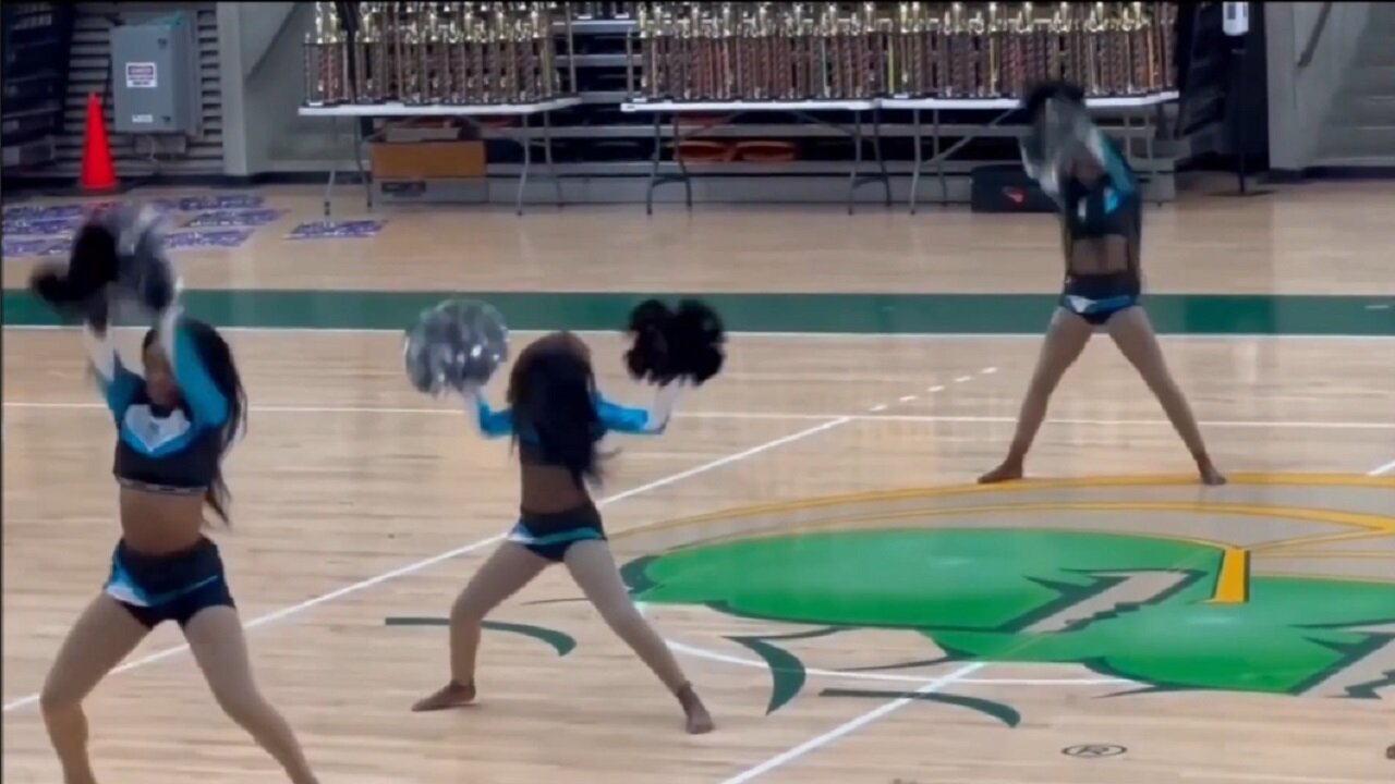 Black Cheerleader Loses Her Wig During Competition! Tommy Sotomayor Saw It!