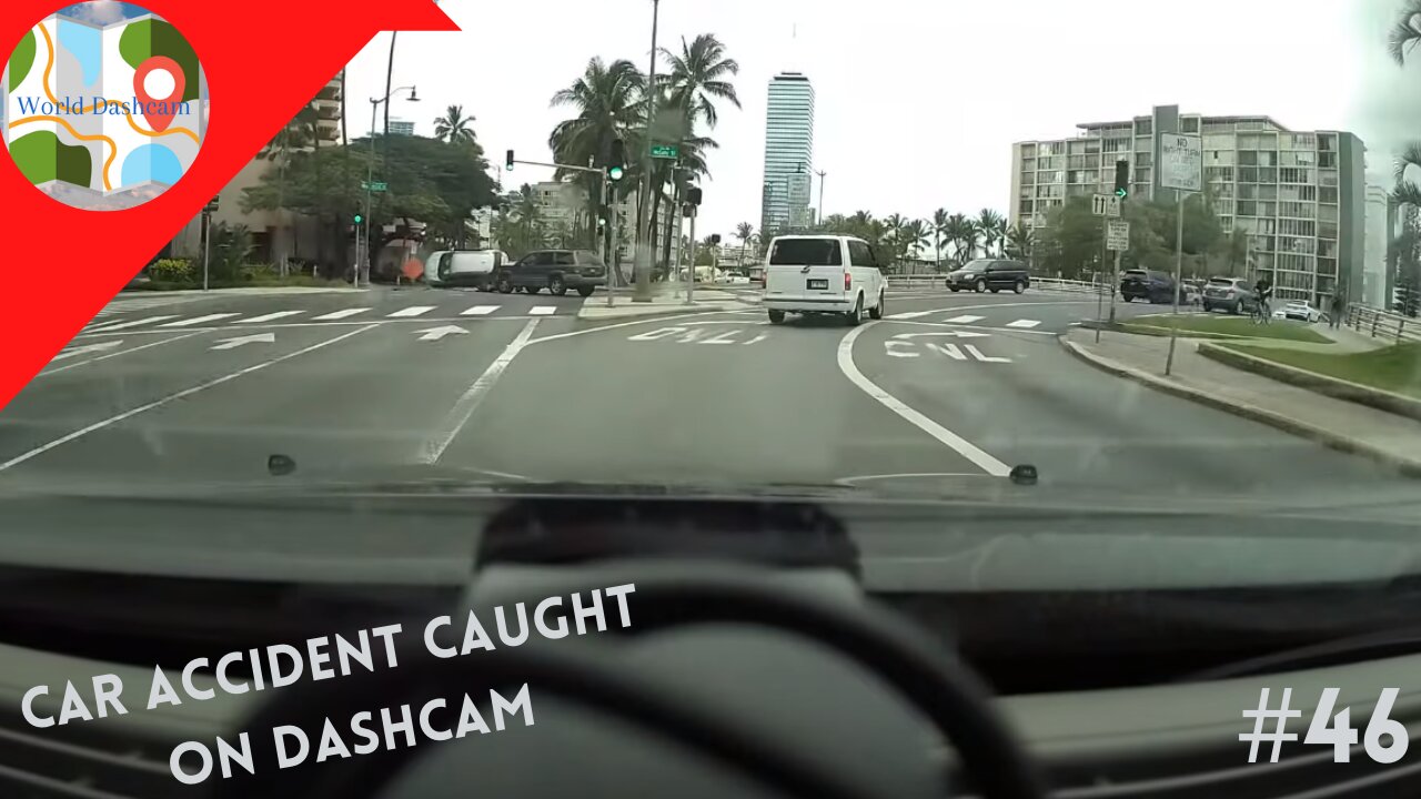 Car crash at junction in America - Dashcam Clip Of The Day #46