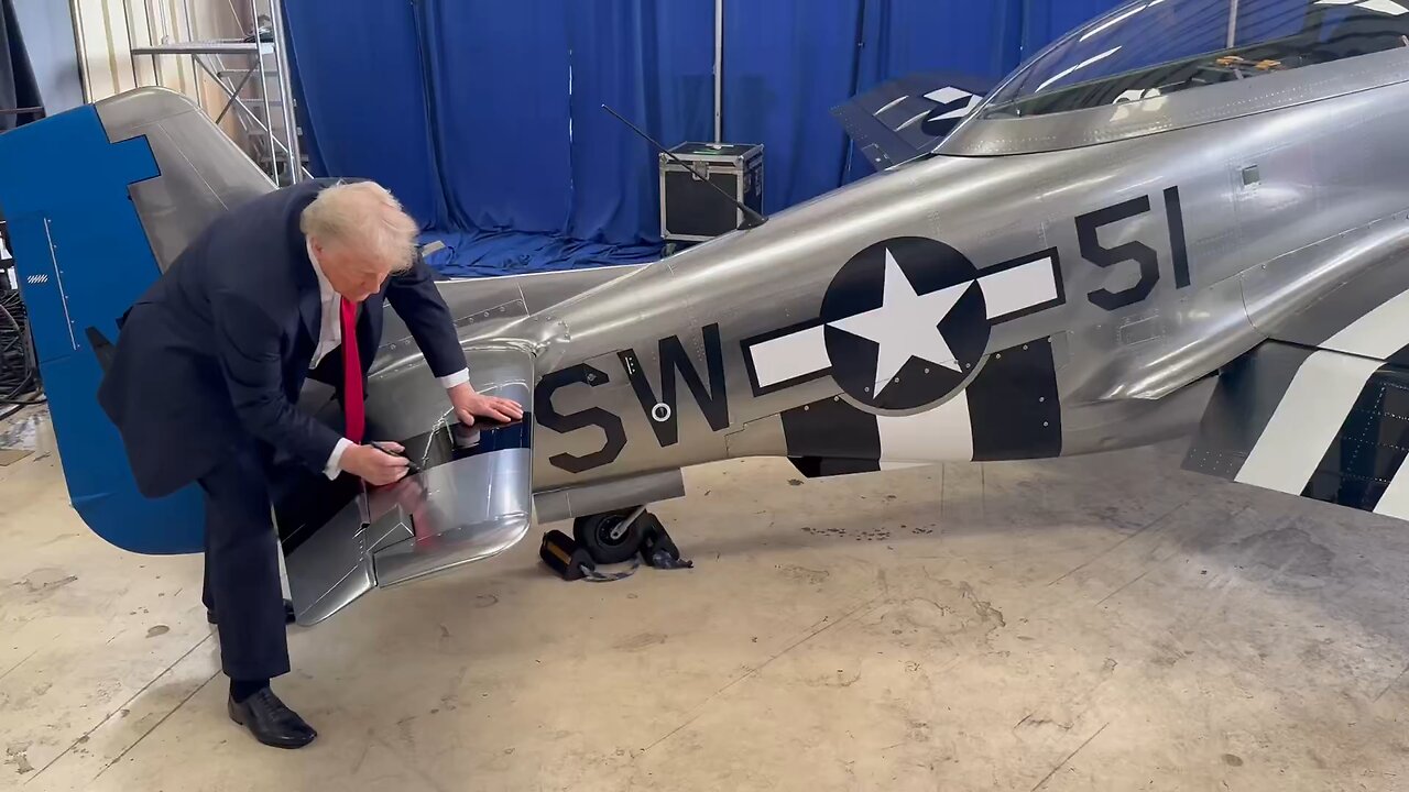 President Trump arrives in Gastonia, North Carolina—and signs a plane, before taking the stage…