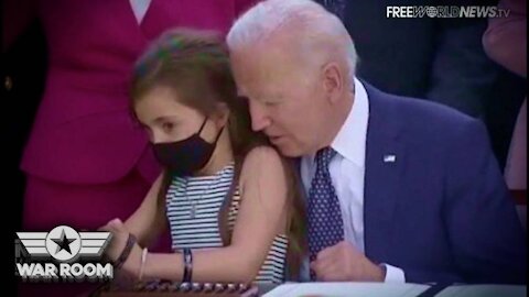 Joe Biden Gropes Another Little Girl Who Visits Whitehouse -