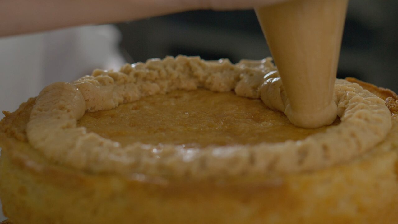 🍒🍑Putting the filling in the preparation of a cake Very close view of the preparation #🍒🍑🥭