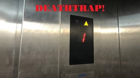 Deathtrap 2007 Asain Otis Freight Traction Elevator at Palm Beach Mall (Palm Beach/Noord, Aruba)