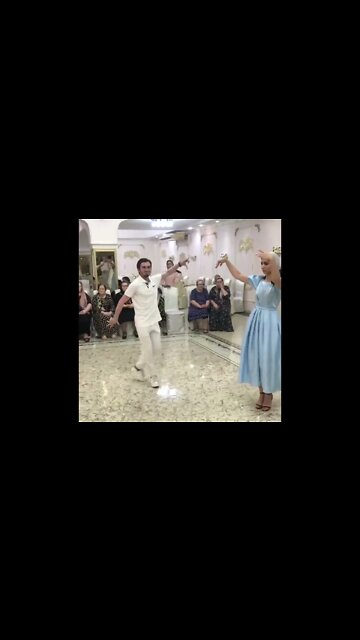 ПАРЕНЬ КЛАССНО ТАНЦУЕТ НА ЧЕЧЕНСКОМ СВАДЬБЕ 2022