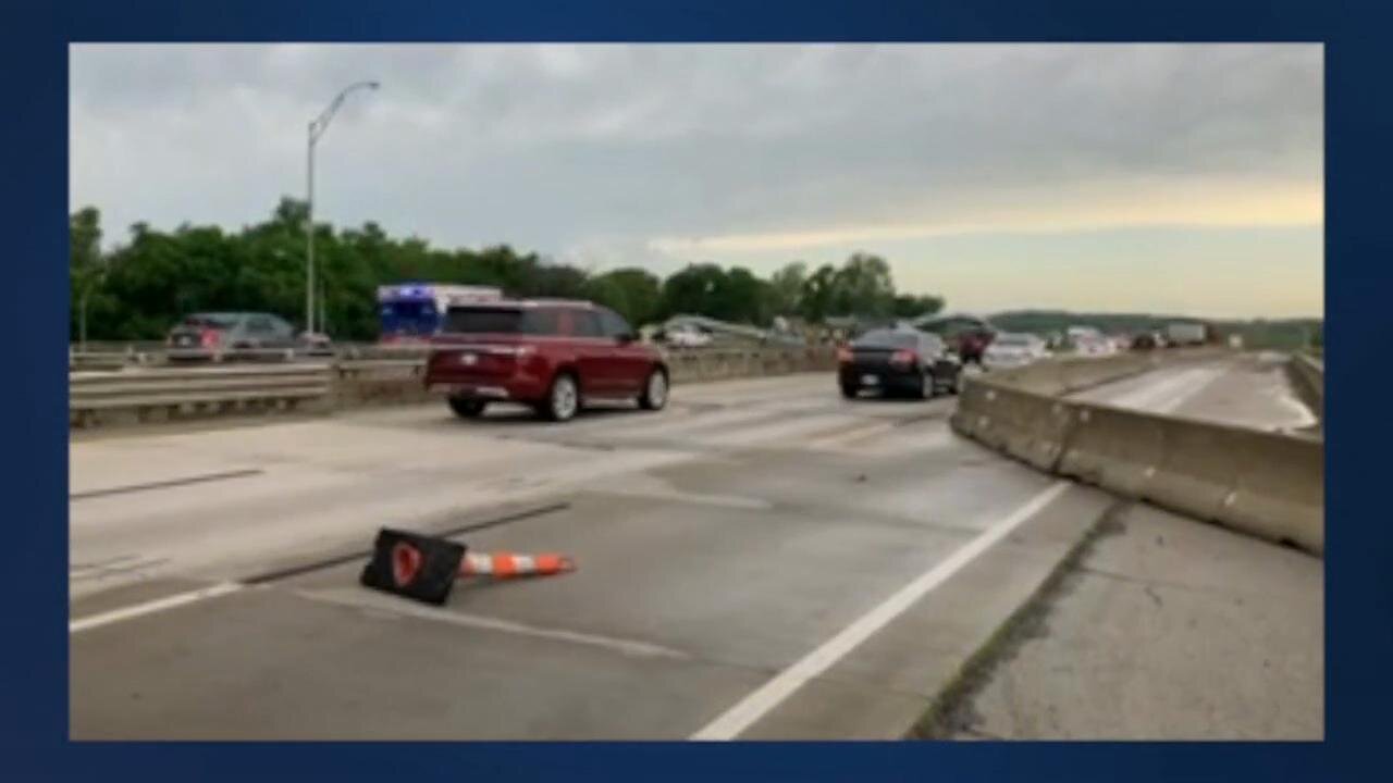 Truck crashes into sign on Highway 412