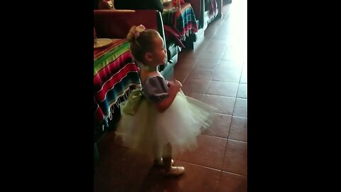 Tiny ballerina stops everyone in their tacos