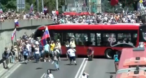 Slovakia: The road has been blocked off in a protest against "Vaccine Passport"