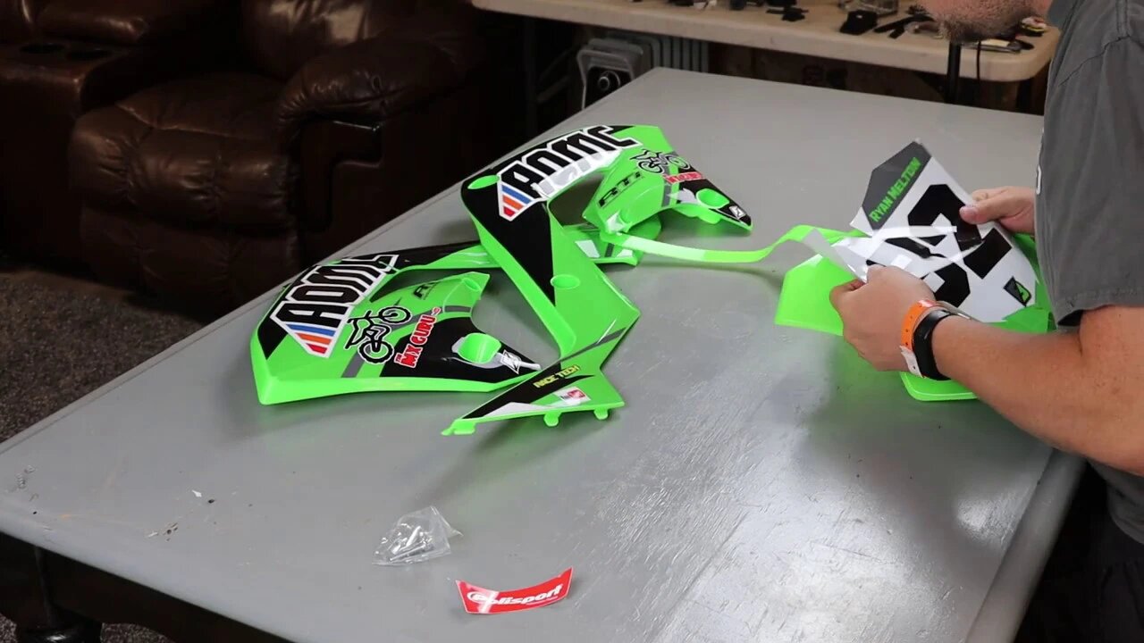 Kawasaki KX250 Polisport Restyle Plastic Graphic Timelapse