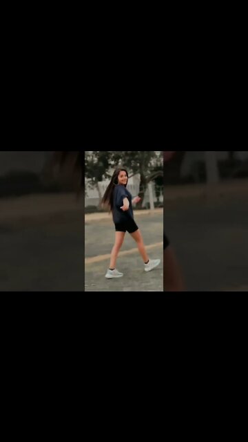 girl video walking karte hue//Hindi old song#viralshorts #shortsfeed #viral #dirumahaja
