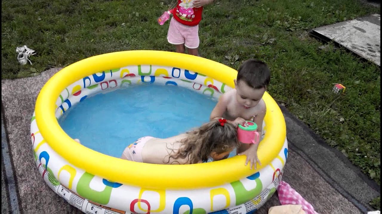 FUNNY VIDEO JOKES! KIDS IN THE POOL!)))