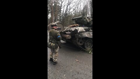 UKRAINE FORCES T-72B3 CAPTURE! RUSSIA UKRAINE WAR!