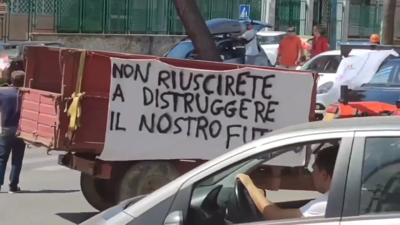Italian farmers also rise up: "We are not slaves, we are farmers!" Then a warning to politicians