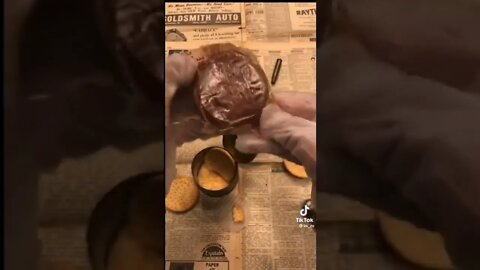 علبة بسكويت من الحرب العالمية الثانية (قبل اختراع مواد الحفظ😉) #american