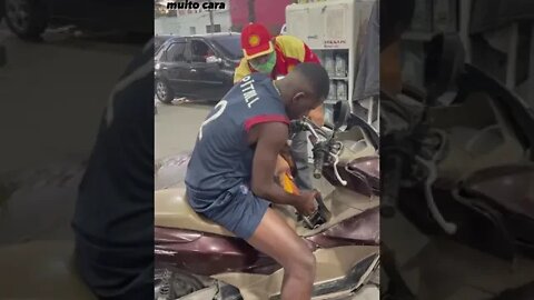 PITBULL TA NA PISTA GASOLINA TA CARA [ PITBULL TA PIXTA ] NO POSTO DE GASOLINA ABASTECENDO A 1100CC