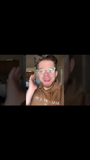 LION OPENS CAR DOOR 😬