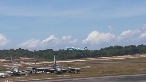 Embraer 195 PR-AYY taxia e decola de Manaus para Boa Vista