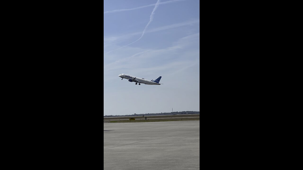 JetBlue Windy Takeoff!