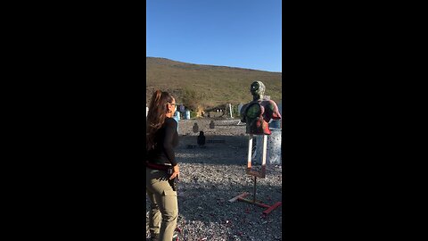 @chrysti_ane practicing on the @ikarda_systems with her Combat Master💥