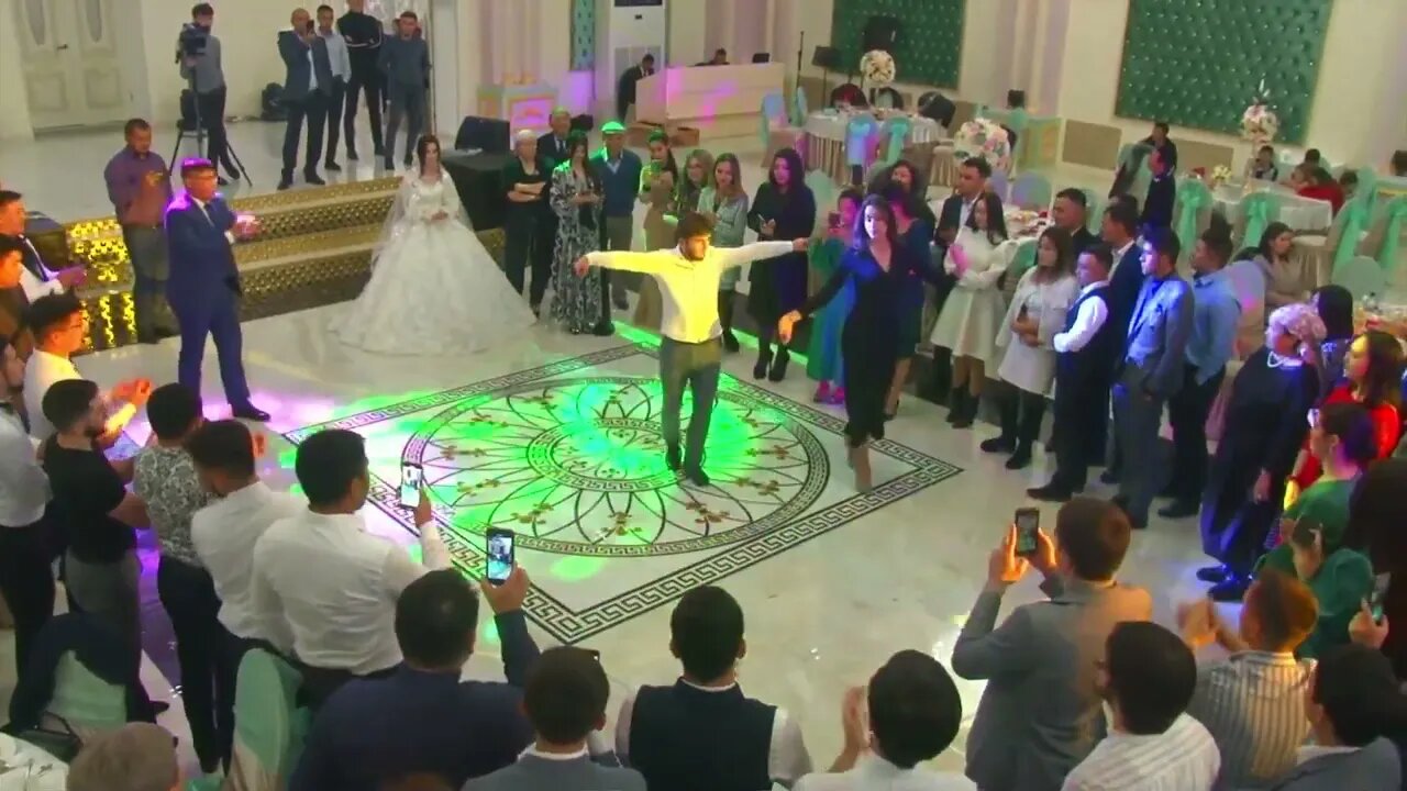 Ловзар в Алматы на Казахской свадьбе 2022 Чеченская - Лезгинка очень дерзкая Гр Рани