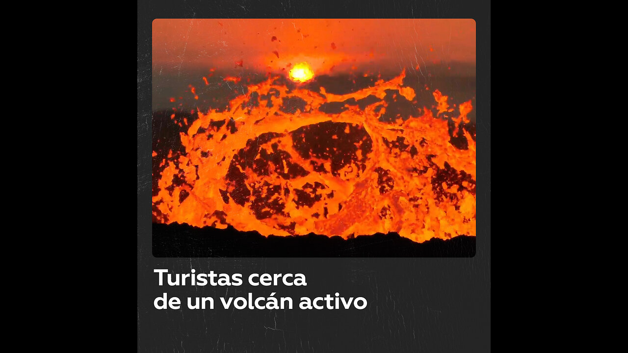 Turistas acuden en masa a la erupción del volcán islandés Fagradalsfjall