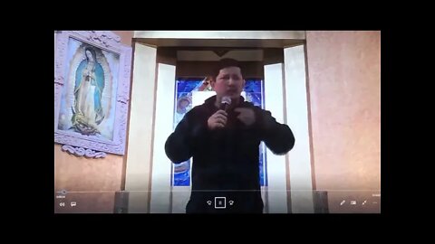 Los miembros de la iglesia. Padre Luis Toro en Tecate.