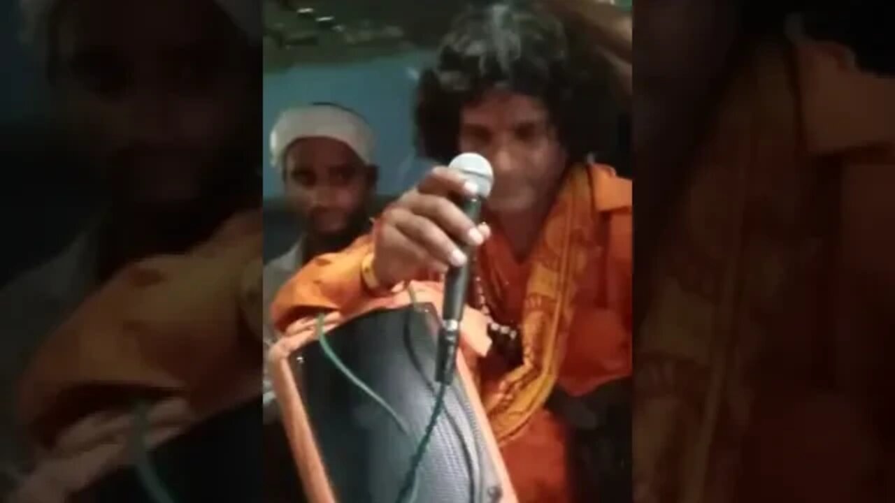 Tum to thehre Pardesi sath kya nibhaoge Baba Ji ne train mein mast bhajan gaya hai mahanagari gadi