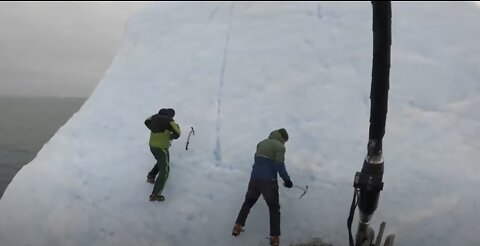 Ice Climbers Nearly Killed When an Iceberg Rolls Over