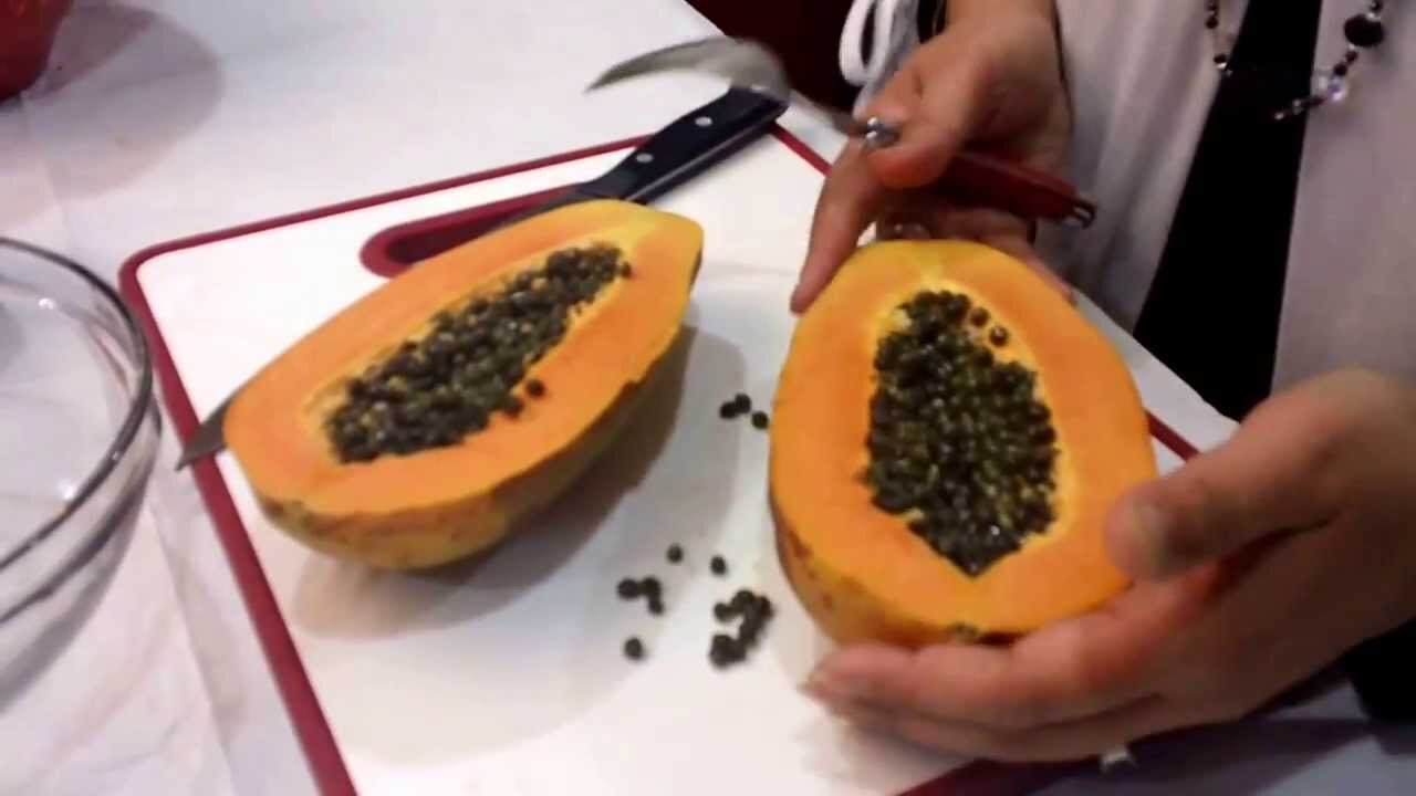 How to clean, cut and eat a papaya!