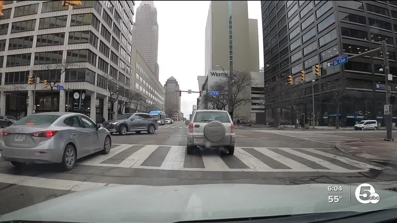 East 9th & St. Clair street light out