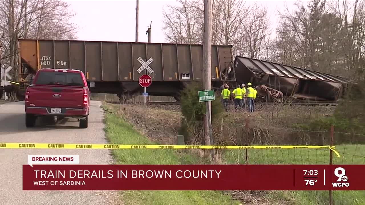 Train carrying 390 tons of gravel derails in Ohio