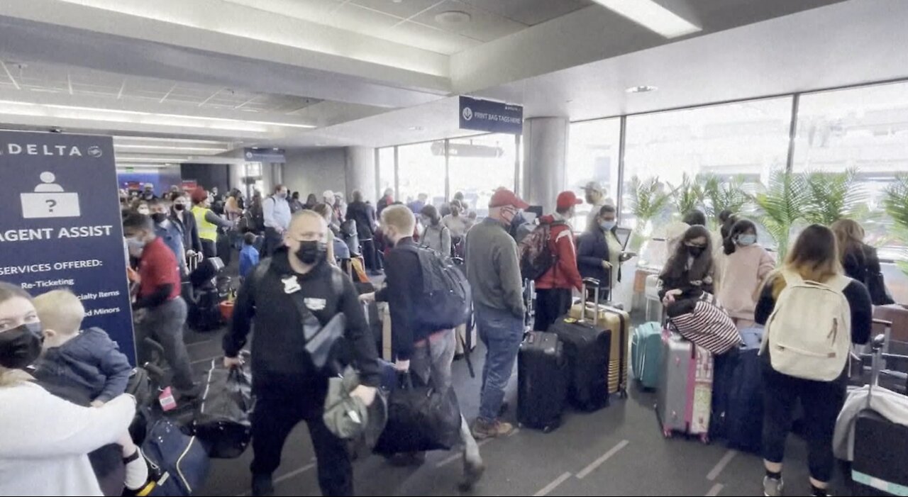 Dozens of flights canceled at Harry Reid Airport over holiday weekend