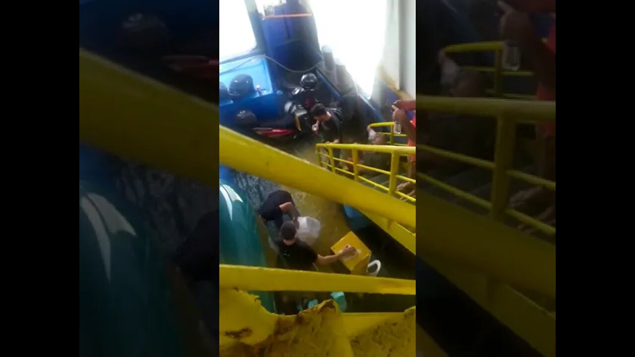 URGENTE !!! FERRY BOAT DA INTERNACIONAL ENCHE DE ÁGUA DURANTE TRAVESSIA