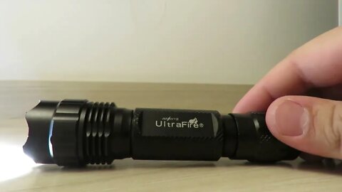 Lanterna Ultrafire 503B 860 lúmens, 5 Modos, Branca, com Zoom, LED Cree XM-L T6