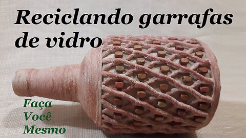 GARRAFA DECORADA COM BARBANTE E TELINHA - ARTESANATO COM VIDRO @lucibuzo ​
