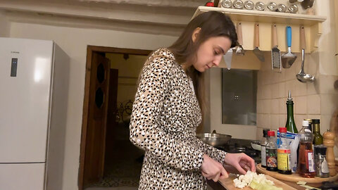 Discover the Multifaceted Life of Maria Ryabushkina in Her Captivating Cooking Vlog