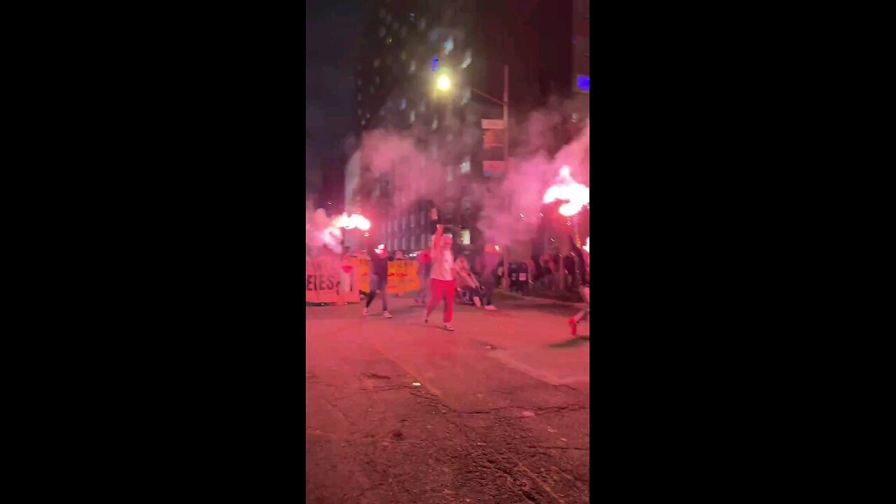 Students of Columbia university are still in the streets and heading towards the house of Columbia..