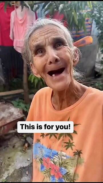 Blessed this grandma while lost in El Salvador! | Full Stories on @MurphsLife