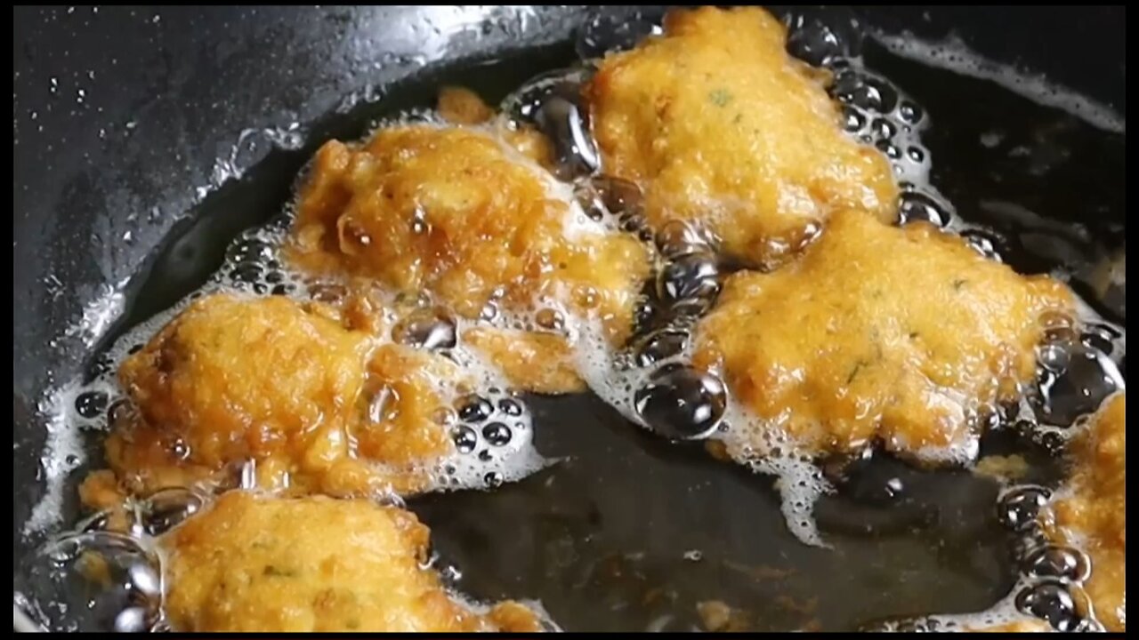 "Crispy Egg Pakoras: Irresistible Egg Fritters Bursting with Flavor"