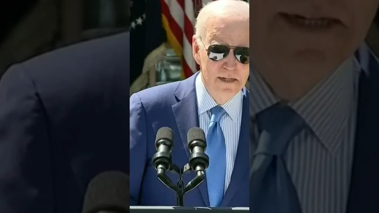 Hot mic picks up Joe Biden leaning to the side and leaking out 80 year old man farts! #joebiden