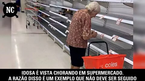 Idosa é vista chorando em supermercado. A razão disso é um exemplo que não deve ser seguido