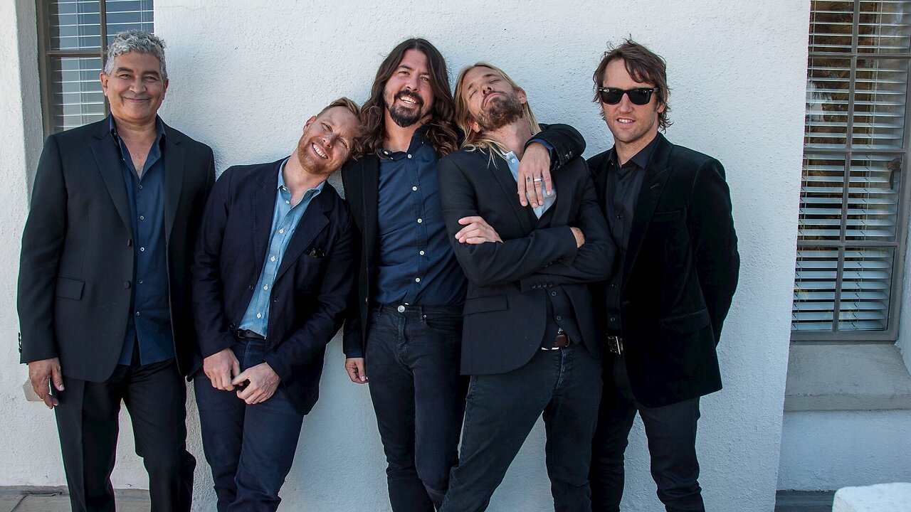 The Pretender ~ The Foo Fighters ( Live )