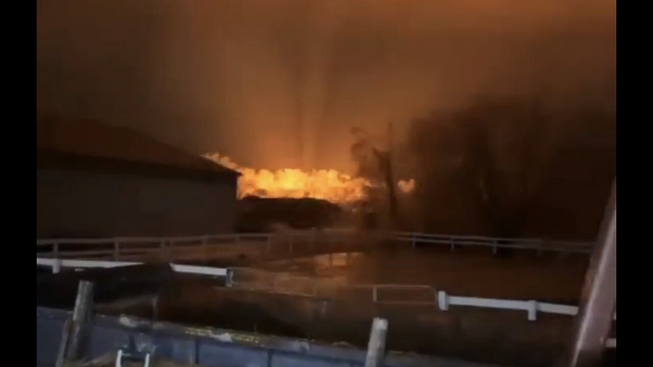 Strange Lights in the US, the guy in the video says it is UFO?!