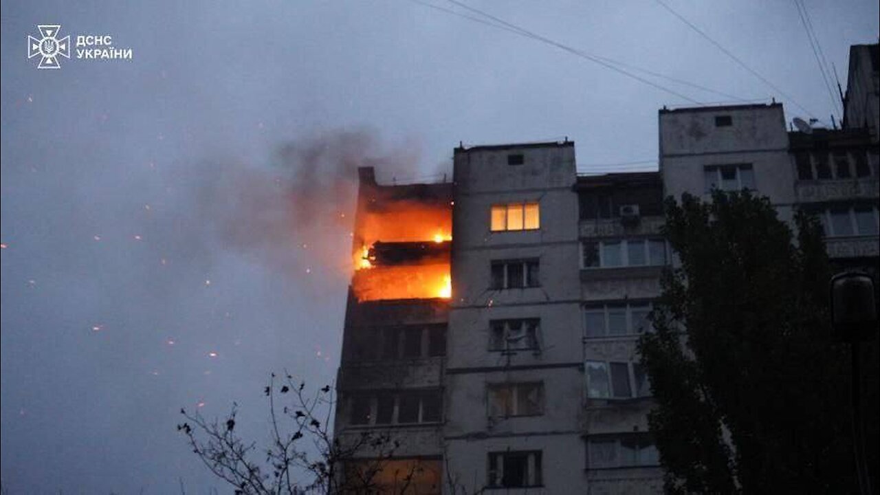 ❗️Russian drone attack on Kyiv! Fire and damaged apartments of a multi-story