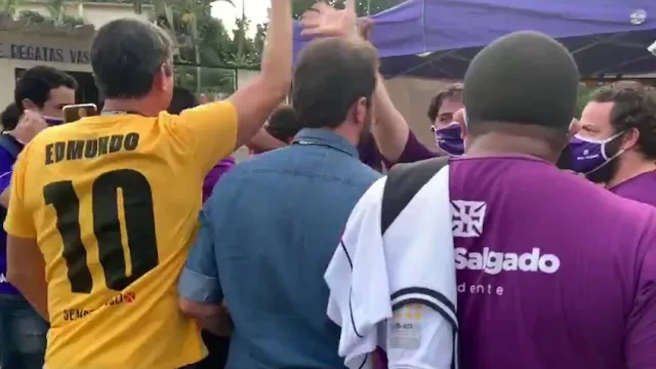 Julio Brant e Mais Vasco comemorando gol do Vasco durante a eleição