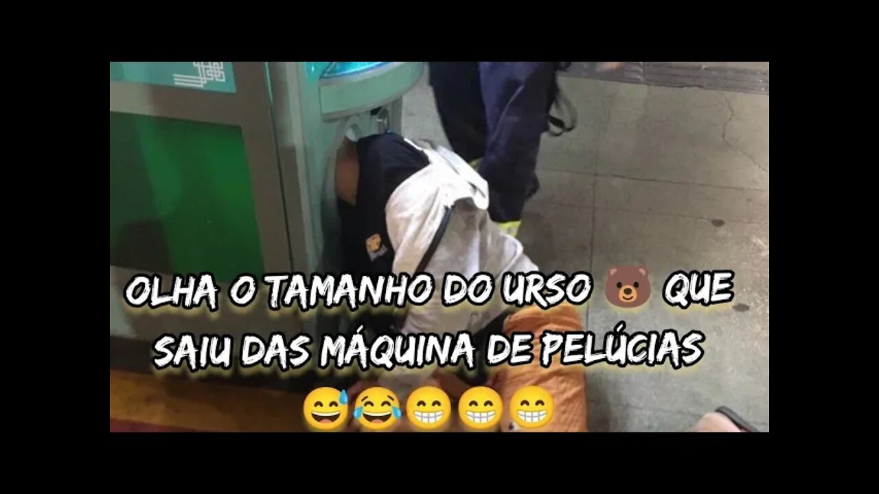 OLHA O TAMANHO DO URSO 🐻 QUE SAIU DA MÁQUINA DE PELÚCIAS 😄😅😂