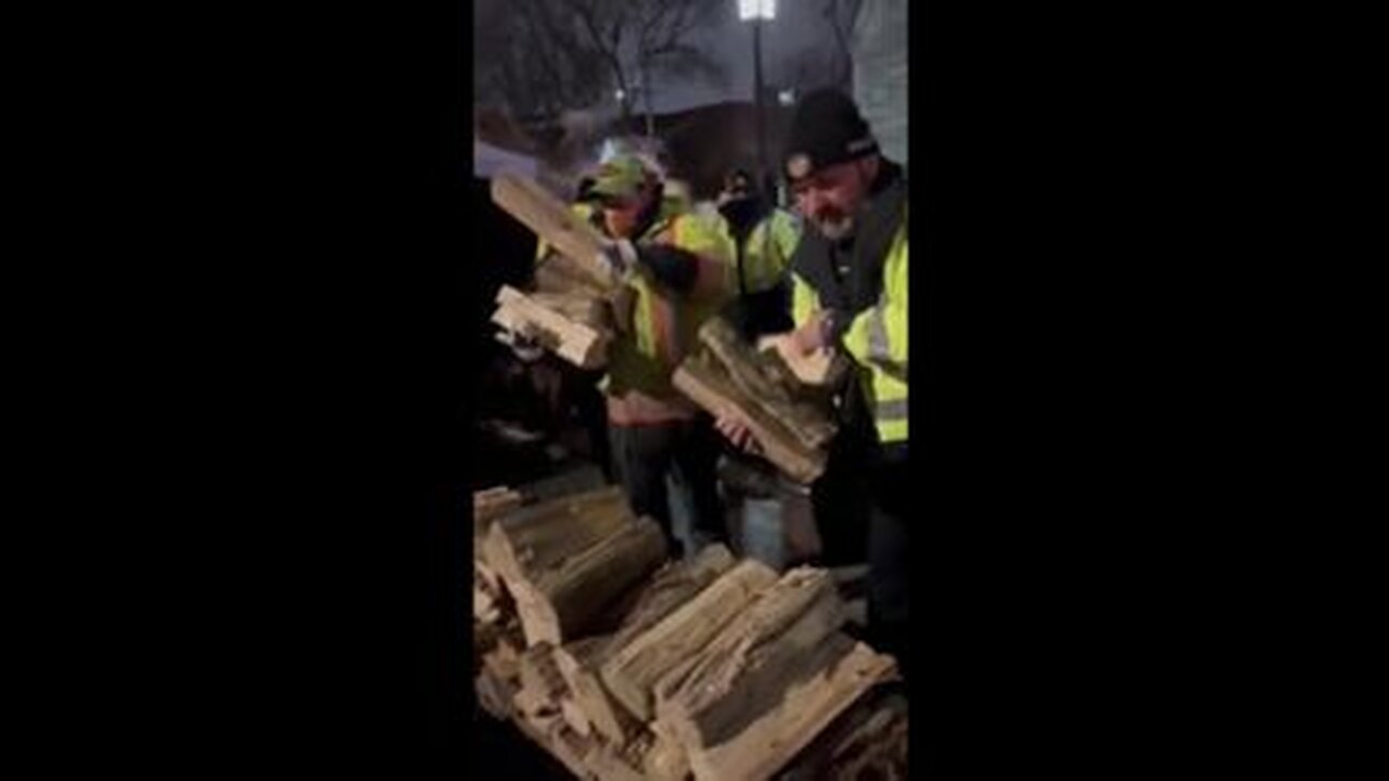 Disgraced Ottawa Police Steal Firewood from Freedom Convoy Protesters - 2/10/22