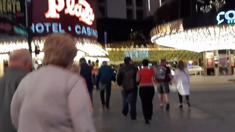 Vegas before the coronavirus shut down warning no masks