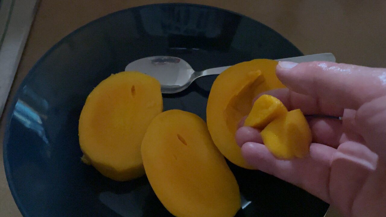 Mmmm yummy mango ðŸ¥